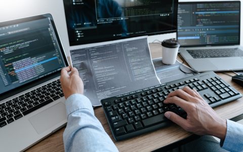 Databricks 发布大数据分析平台 Spark 用 AI 模型 SDK：一键生成 SQL 及 FySpark 语言图表代码