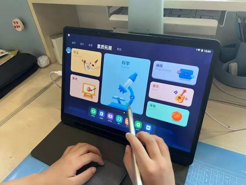 科大讯飞AI学习机:不用花钱请家教,孩子学习成绩也不落后!
