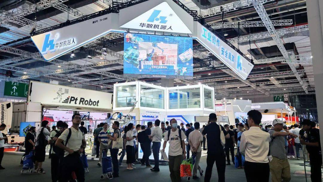 华数机器人在2023工博会上展示出色,引人瞩目的新能源行业展品