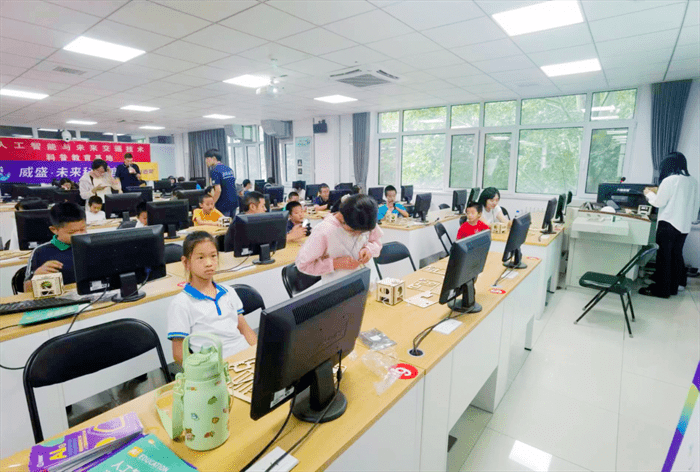 2023全国科普日:威盛展示大国重器与人工智能科学素养提升计划