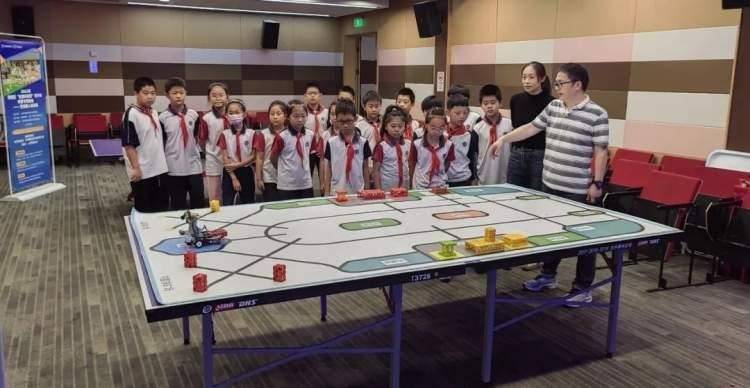 普陀这场机器人表演赛,“点燃”青少年科技梦