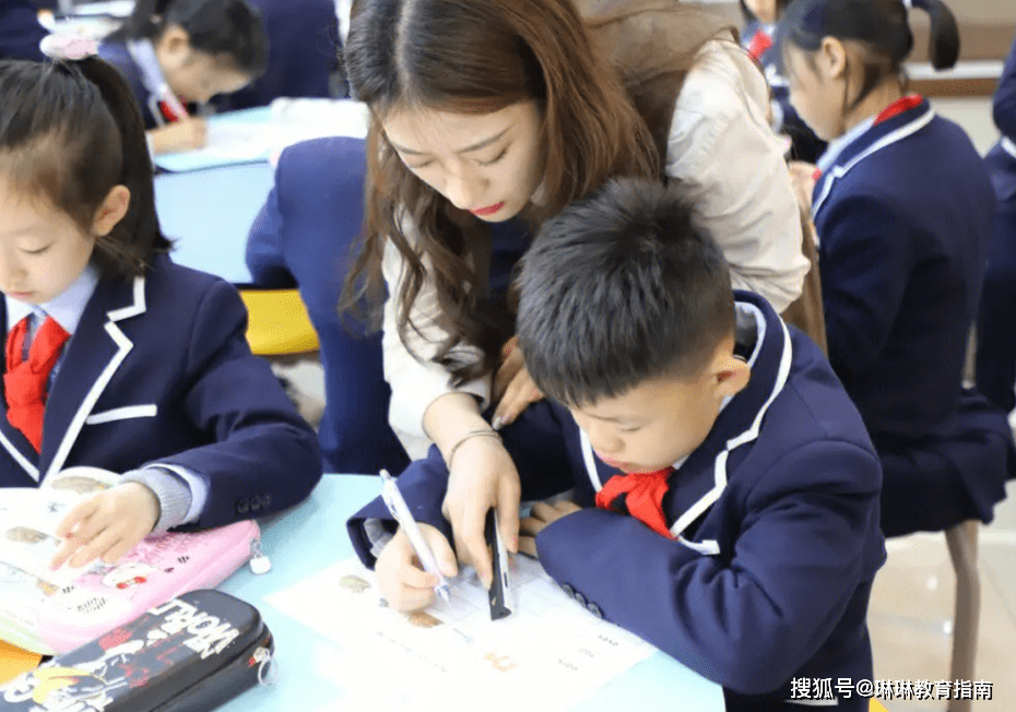 教育领域迎来变革:人工智能崛起将淘汰传统教师和学习方式