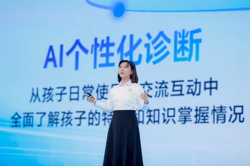 全球首款!小度发布大模型家庭机器人