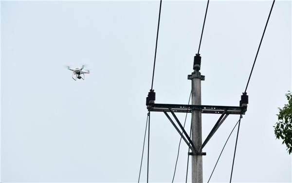 国网重庆江津供电公司实现输配电网无人机智能化巡检
