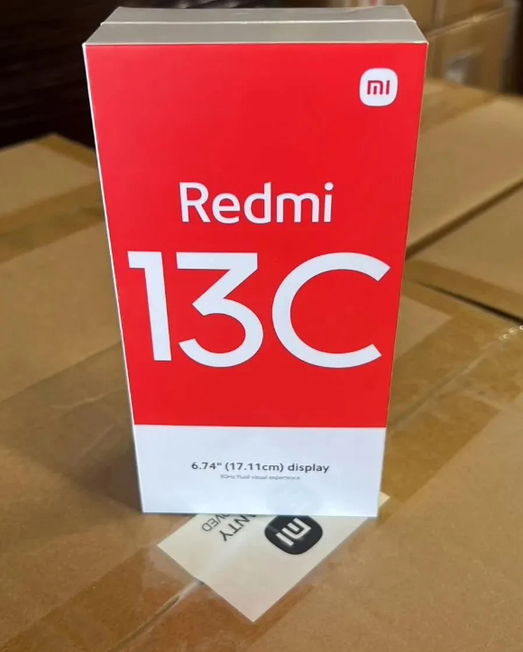小米 Redmi 13C 4G版手机全貌曝光,充电头和数据线一览无余