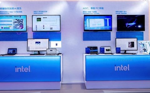 Intel的AI技术令人惊艳，让我们身临其境！锐炫显卡表现出色！