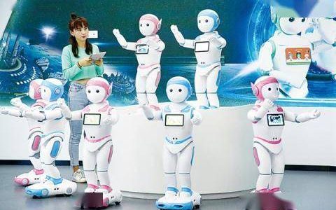 踔厉奋发新征程 | 人形机器人“步伐”加快