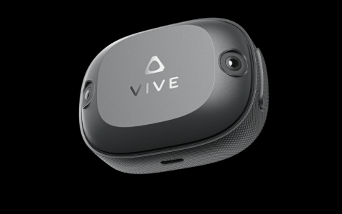 HTC VIVE发布3+1组合自定位追踪器VR头盔，售价为4899元