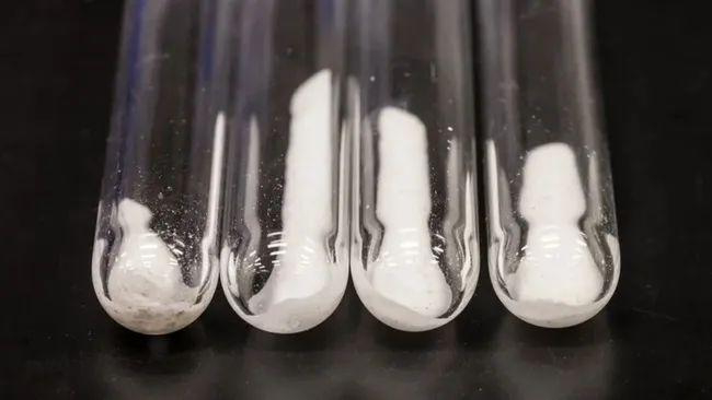 AI 助力微软发现新材料:80 小时完成 20 年筛选任务,电池中锂用量有望减少 70%
