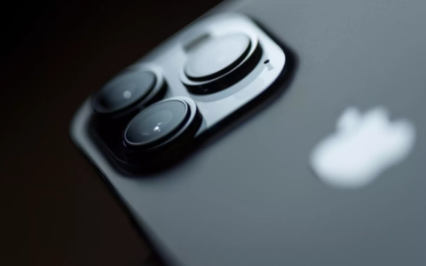 苹果iPhone相机为何像素不高而拍照质量出色？