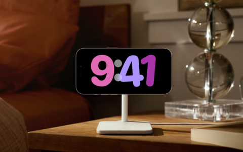 了解 iOS 17 的 StandBy 功能及其作用