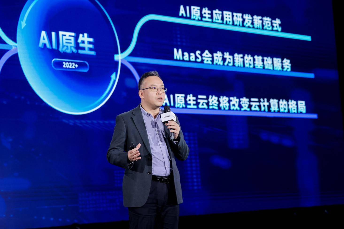 侯震宇宣布百度推出多款AI原生云产品，正致力于重塑云计算中的大模型技术