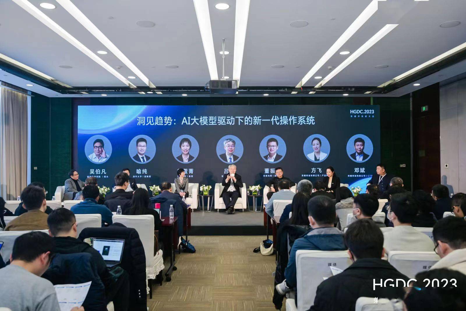场景即 OS，荣耀探索 AI 浪潮下操作系统的新未来