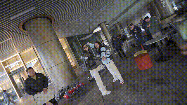 上海街头偶遇未来科技!机器狗和外骨骼机器人都来为2024 GDC造势