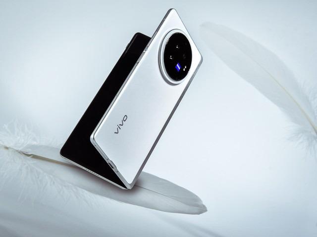 vivo X Fold3 外观上手, 什么样的折叠屏比直板机还轻薄?