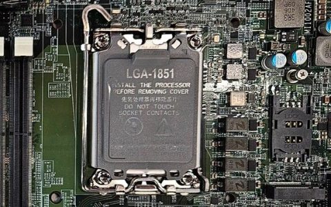 LGA-1851 插槽特写，广积展示新嵌入式主板：支持英特尔酷睿 Ultra 200 系列处理器