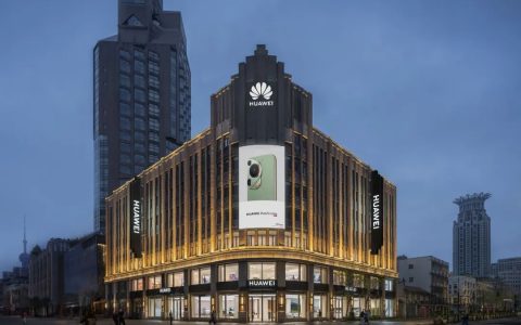历时一年半翻新，华为全球最大旗舰店・上海南京东路焕新开业