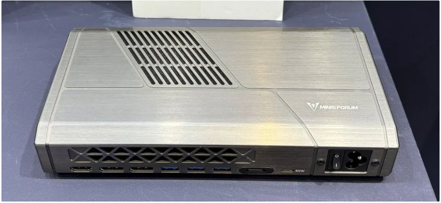 铭凡R3GAF外置显卡展示:搭载AMD RX 7600M XT,63Gbps高速传输