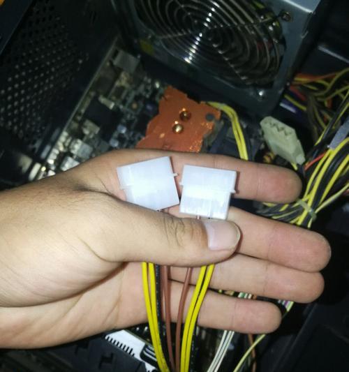 电瓶更换后显示器不亮的原因及解决方法(解决电瓶更换后显示器不亮问题的实用技巧)