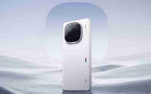 iQOO 13 再度曝光：骁龙 8 Gen 4＋2K 直屏 四窄边设计