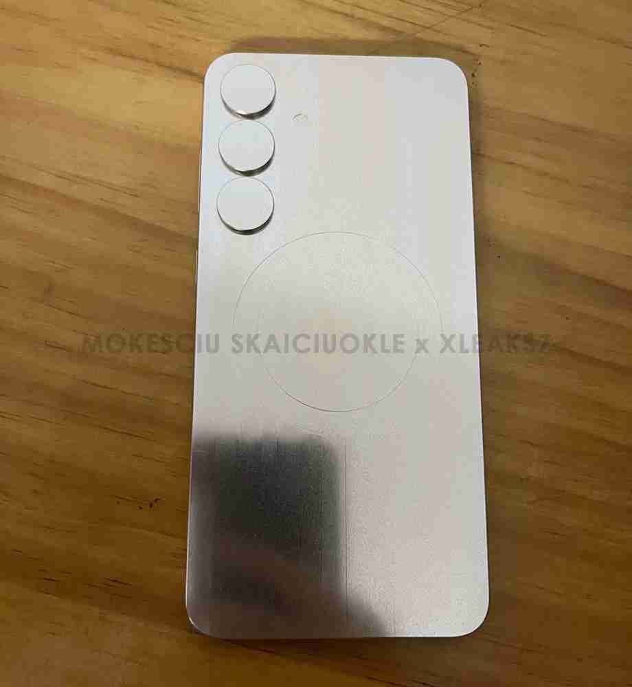 三星 Galaxy S25 机模曝光,直边设计、小尺寸直屏