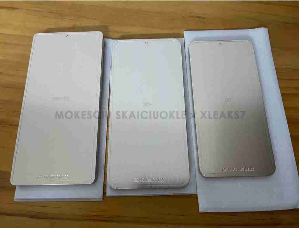 三星 Galaxy S25 机模曝光，直边设计、小尺寸直屏