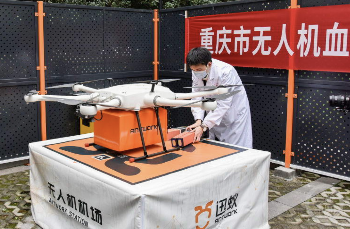 重庆无人机运输血液首航,九龙坡至沙坪坝 21 公里直线距离 18 分钟精确送达