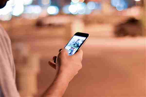苹果为国行iPhone找AI服务商 为何没百度:跟极越车主举报有关吗