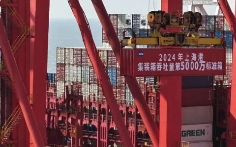 全球首个 5000 万级集装箱港口诞生，上海港有望连续第 15 年居世界首位