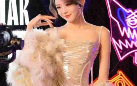 《LOL》骆歆分享全明星赛返图:露背包臀裙太有气质了