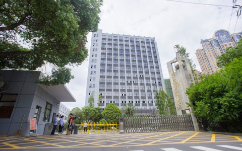 宏达电子：募投项目微波电子元器件生产基地建设期延期1年
