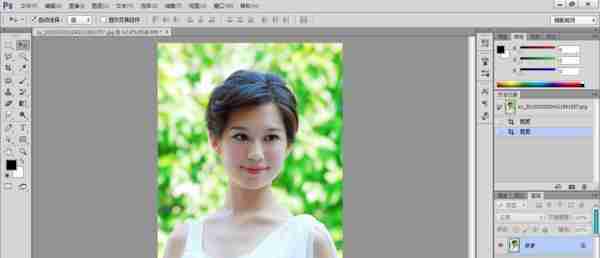 利用PS进行照片背景替换的详细步骤(使用Photoshop快速轻松地为照片更换背景)