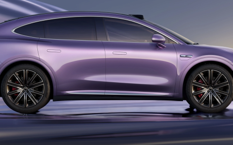 余承东评价新款Model Y：智界R7有明显领先优势
