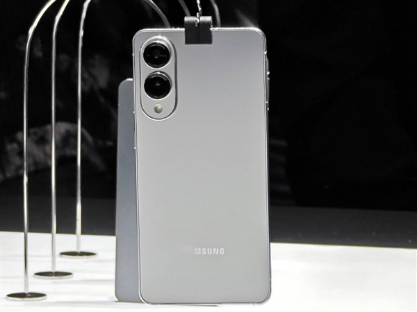 三星Galaxy S25 Edge官宣:超薄骁龙8至尊版旗舰 剑指iPhone 17 Air
