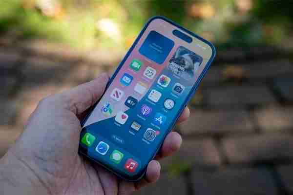 iPhone卖不动了!郭明錤称Apple智能效果不显著