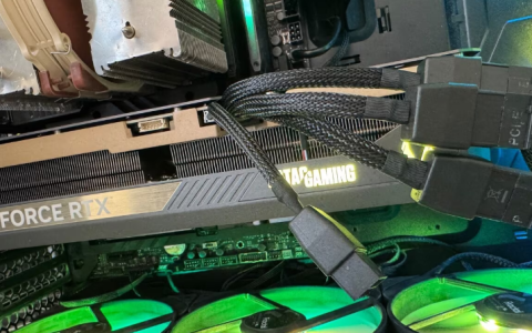 RTX 5090电源线不插满也能用 450W功耗下只少5%性能