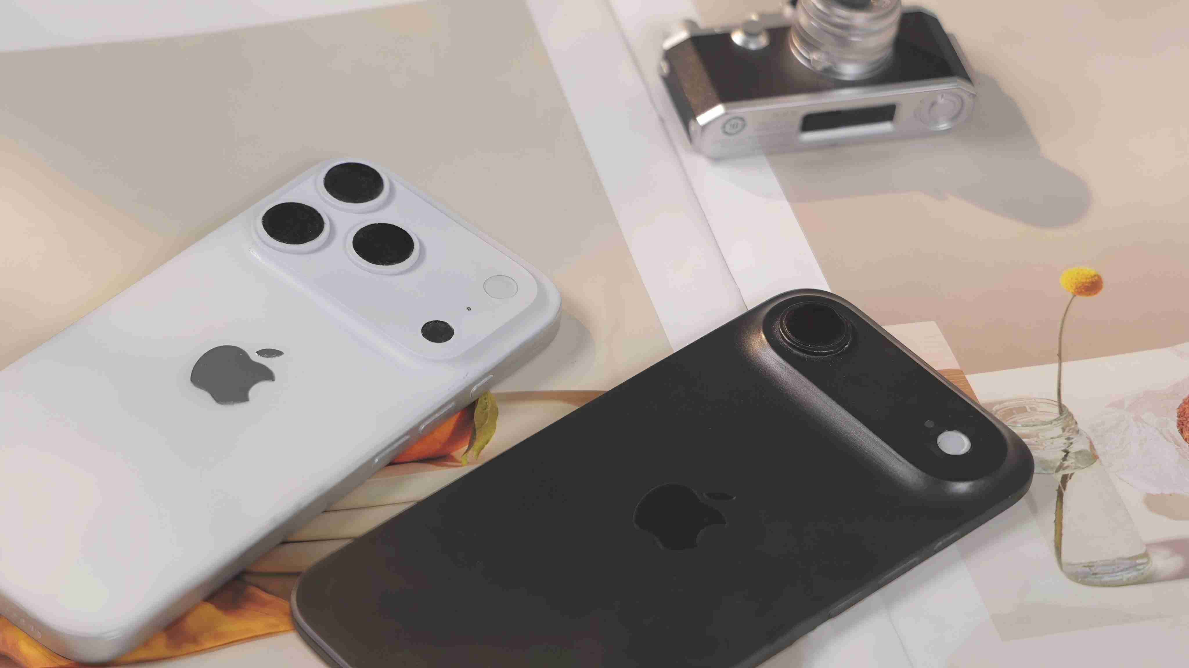 iPhone 17系列新机模上手图!背摄设计太过瞩目