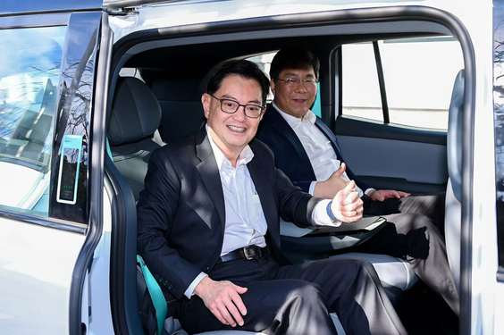 “这就是未来!”新加坡副总理王瑞杰试乘并点赞萝卜快跑