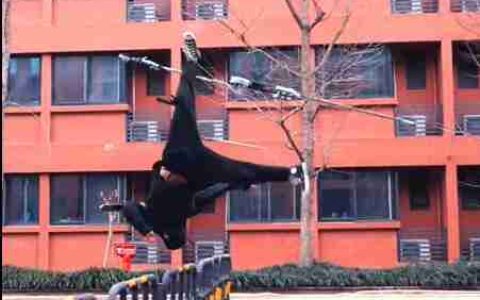 大神用科技实现“万剑归宗”名场面 网友：太酷啦！