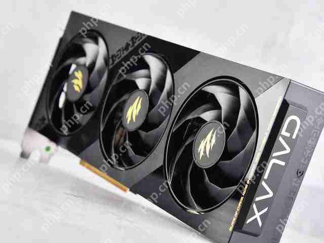 影驰 RTX 5060 魔刃评测:磁吸 RGB 光效的 50 系甜点