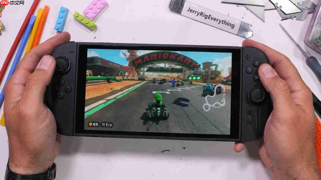 屏幕很能挨砸!Switch 2被锤子砸了50次后还能正常玩