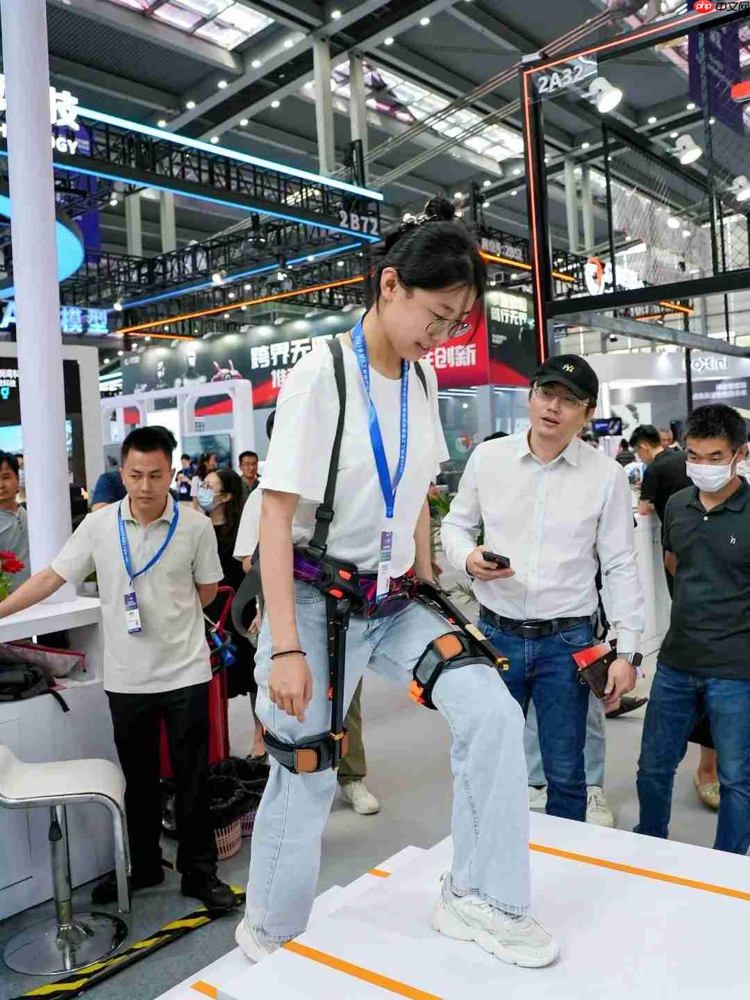 未来科技撞上青春活力,AI展会玩出新高度!