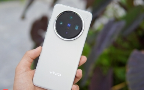 vivo X300 Pro首发2亿像素潜望长焦，联合三星打造行业最强影像传感器
