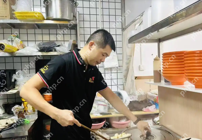深圳暖心店主为求职毕业生免单,一句“加油”与善举温暖全网:曾受帮助,如今传递善意 - 创想鸟