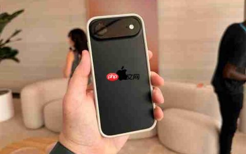 苹果史上最薄的手机 影视飓风Tim现场掰iPhone Air