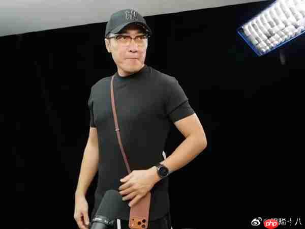 479元一根的苹果17挂绳真有人买:王自如晒上身效果 感受下