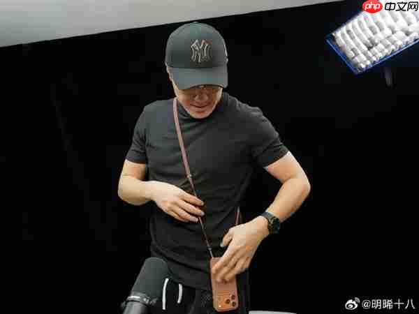 479元一根的苹果17挂绳真有人买:王自如晒上身效果 感受下