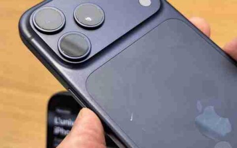 iPhone 17系列或成近年最娇气苹果手机：用了几个小时就满身划痕 蓝色黑色尤甚