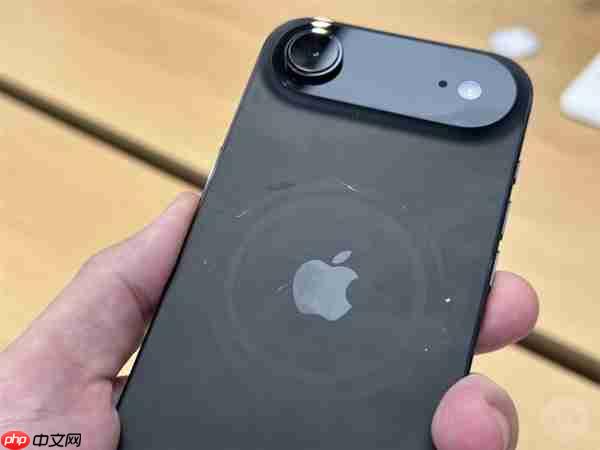 iPhone 17系列或成近年最娇气苹果手机:用了几个小时就满身划痕 蓝色黑色尤甚