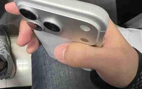 iPhone 17遭首批用户吐槽 客服回应：担心刮花可以戴手机壳